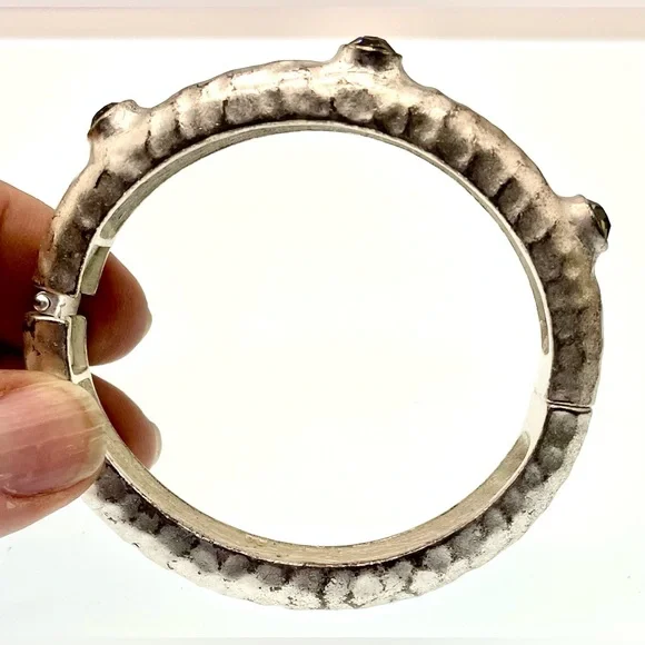 VTG Matte Silver Tone Hammered Design Hinged Bracelet Faceted Amethyst Crystals - Picture 6 of 9